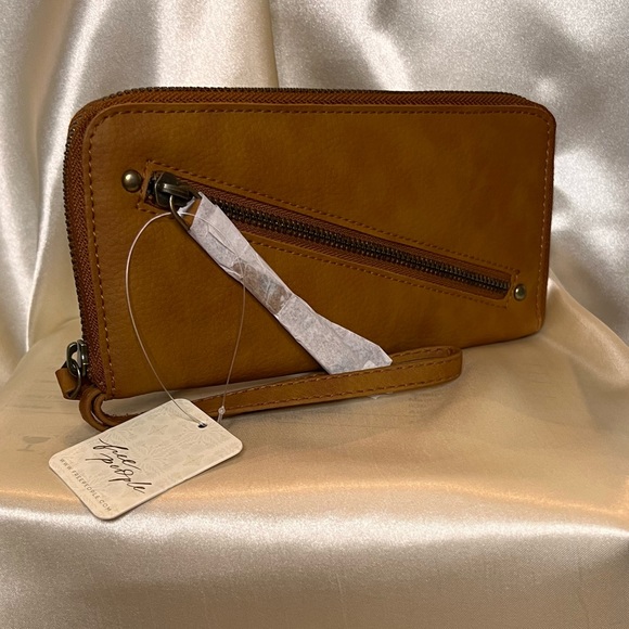 NWT Free People Tan Long Wallet - Picture 2 of 10